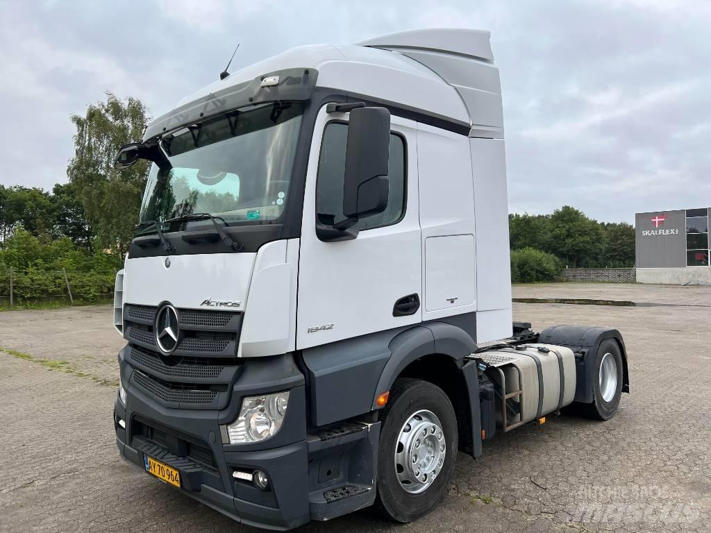 Mercedes-Benz 1842 Truck Tractor Units