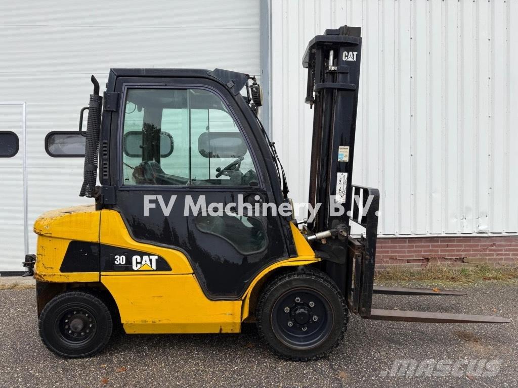 CAT DP 30 N Diesel trucks