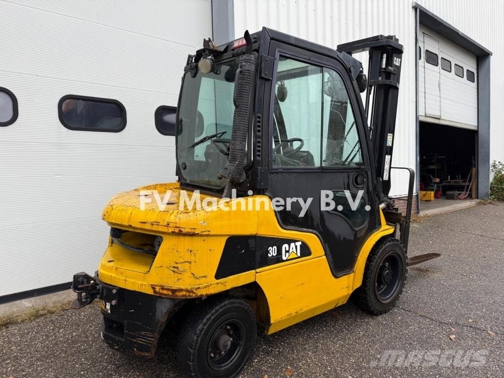 CAT DP 30 N Diesel trucks