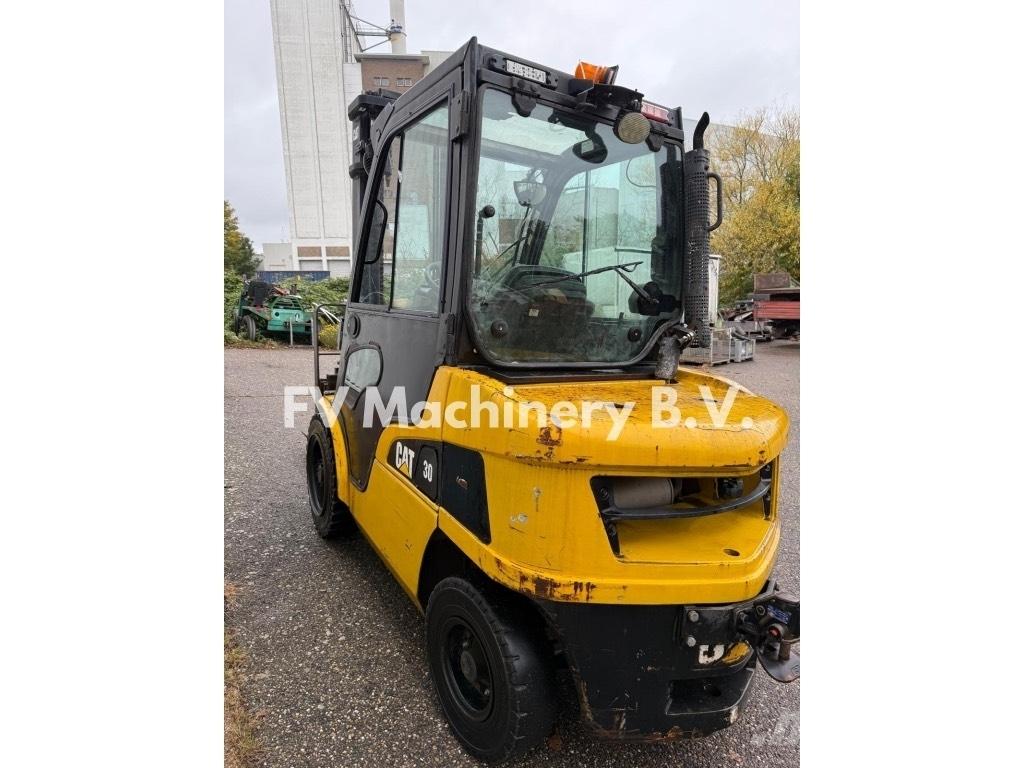 CAT DP 30 N Diesel trucks