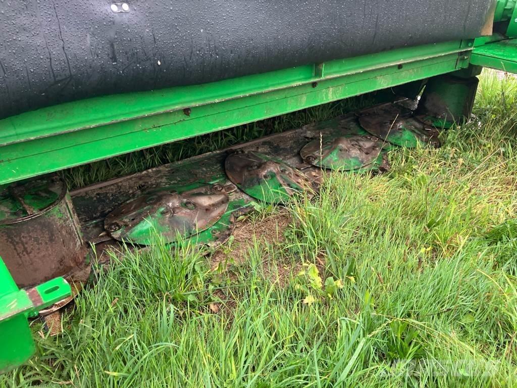 John Deere 1365 Mounted and trailed mowers