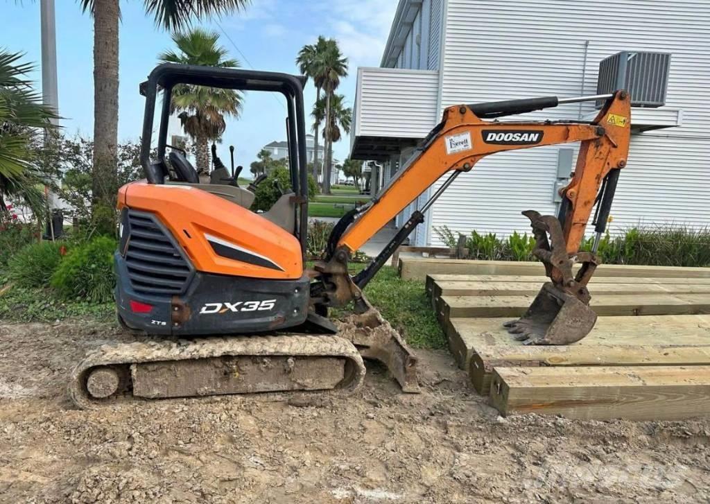 Doosan DX 35 Mini excavators < 7t