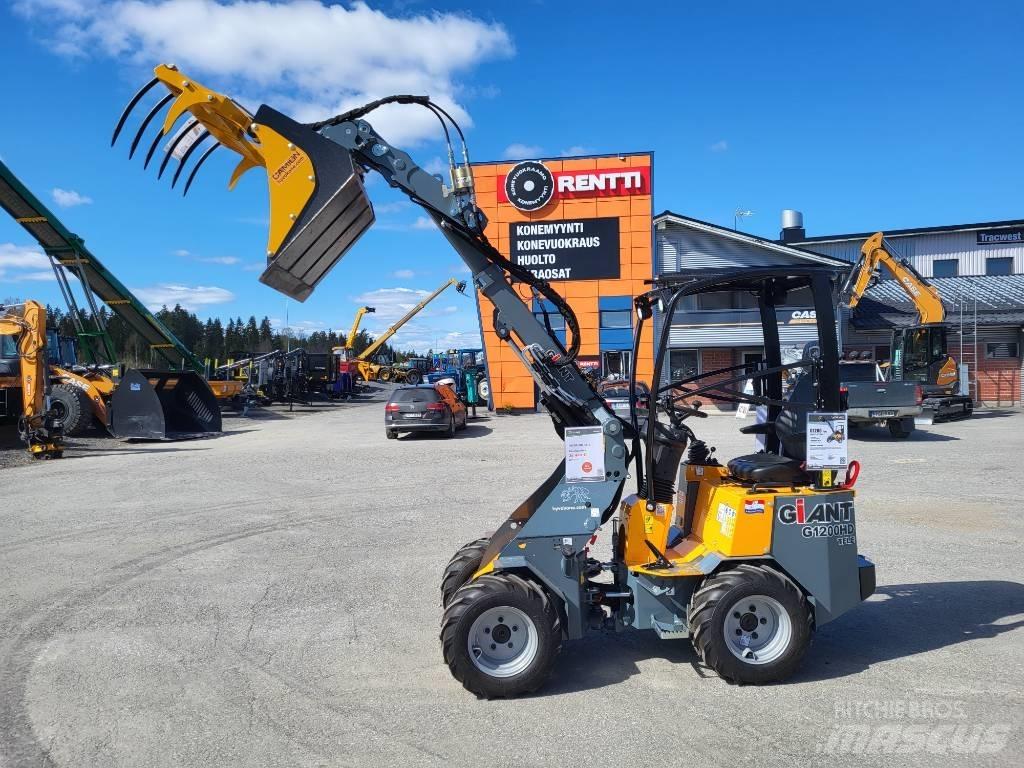 GiANT G 1200 Multi purpose loaders