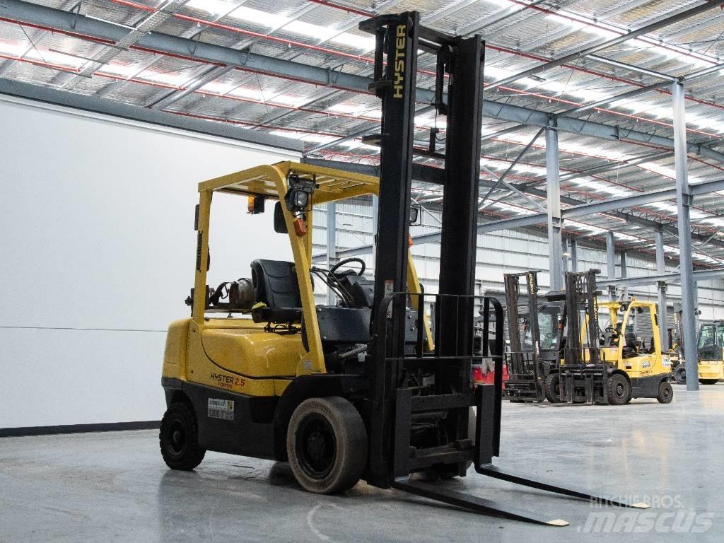 Hyster H2.5TX LPG trucks