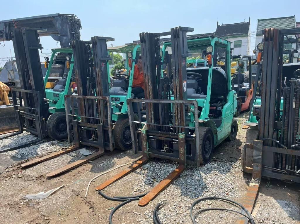 Mitsubishi FD 30 N Diesel trucks
