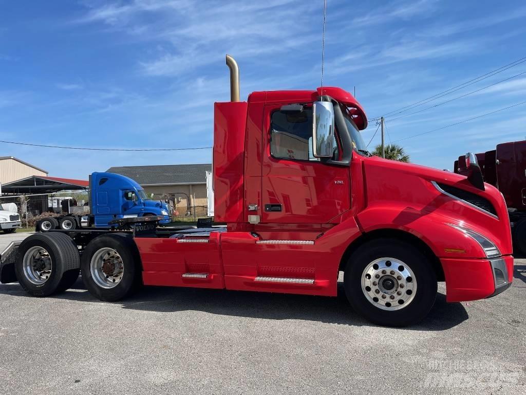 Volvo VNL64T300 Truck Tractor Units