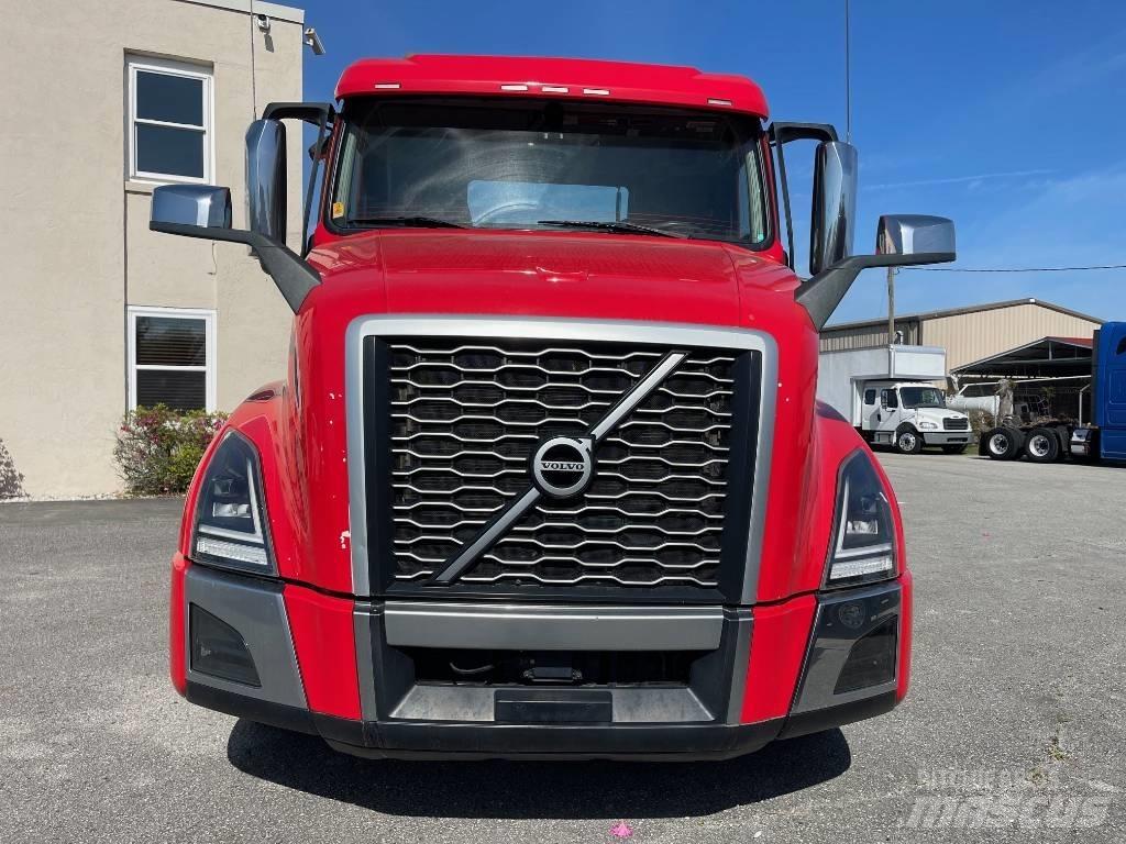 Volvo VNL64T300 Truck Tractor Units