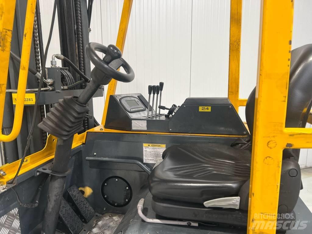 Combilift CBE2500 4-way reach truck