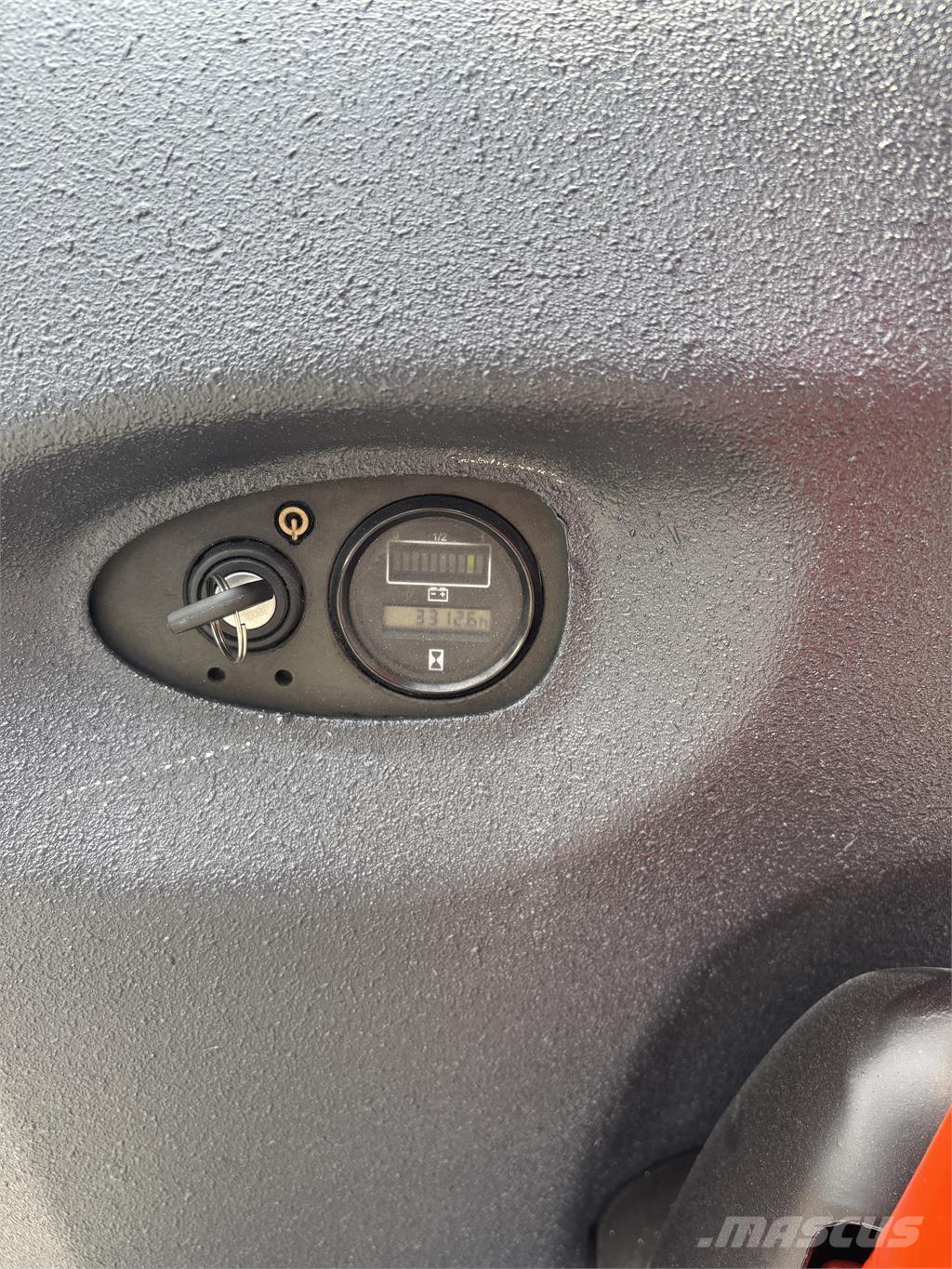 Linde L16 Self propelled stackers