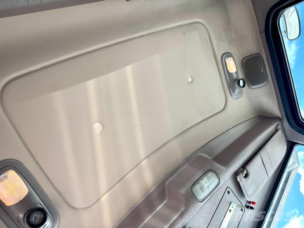 Peterbilt 389 Truck Tractor Units