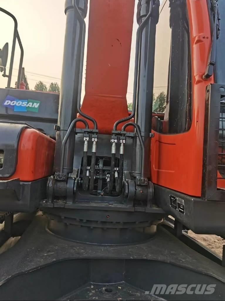 Doosan DX225 Crawler excavators