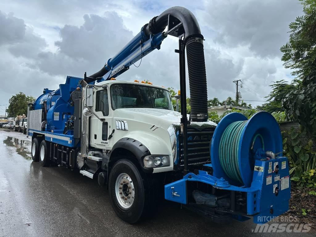 Mack GU713 Sewage disposal Trucks