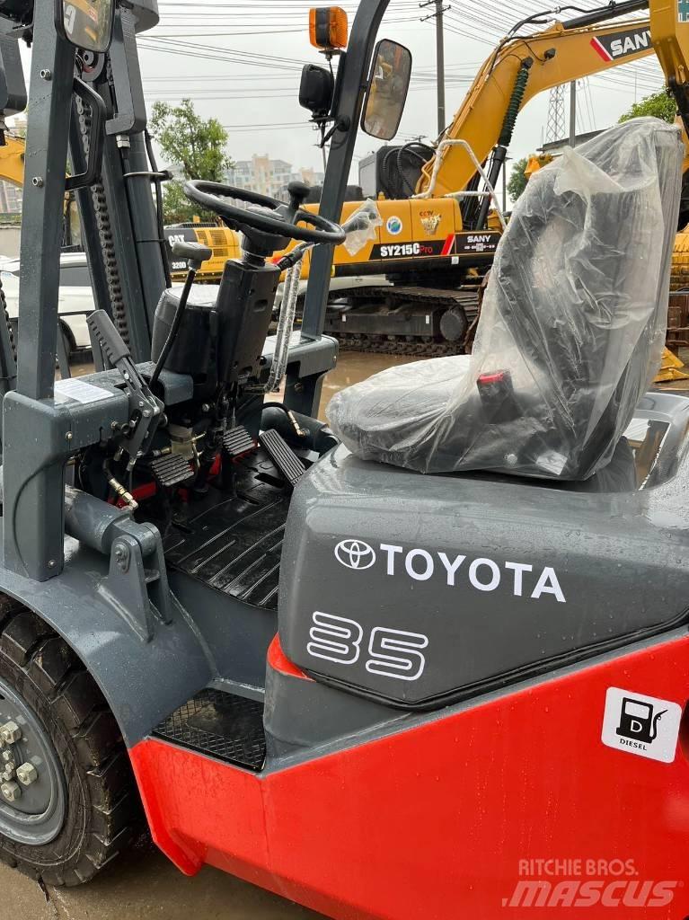 Toyota FD 35 Diesel trucks