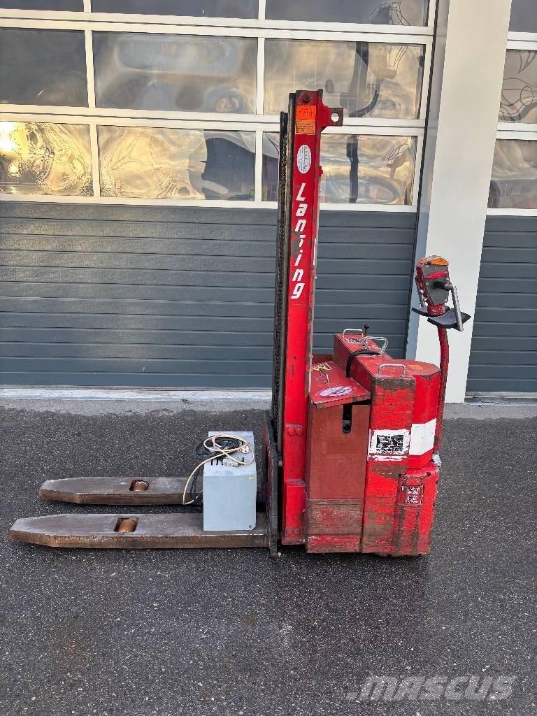 Lansing Hochhubwagen Pedestrian stacker