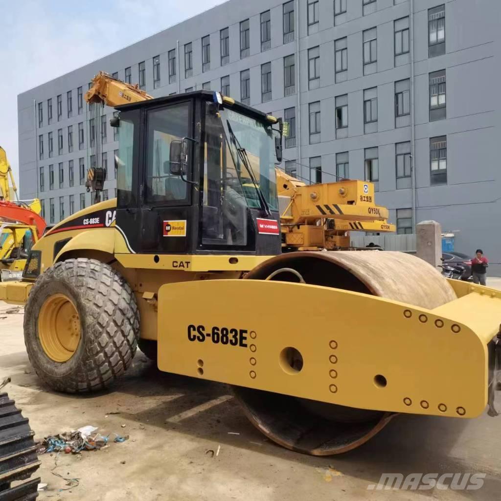 CAT CS 683 E Single drum rollers