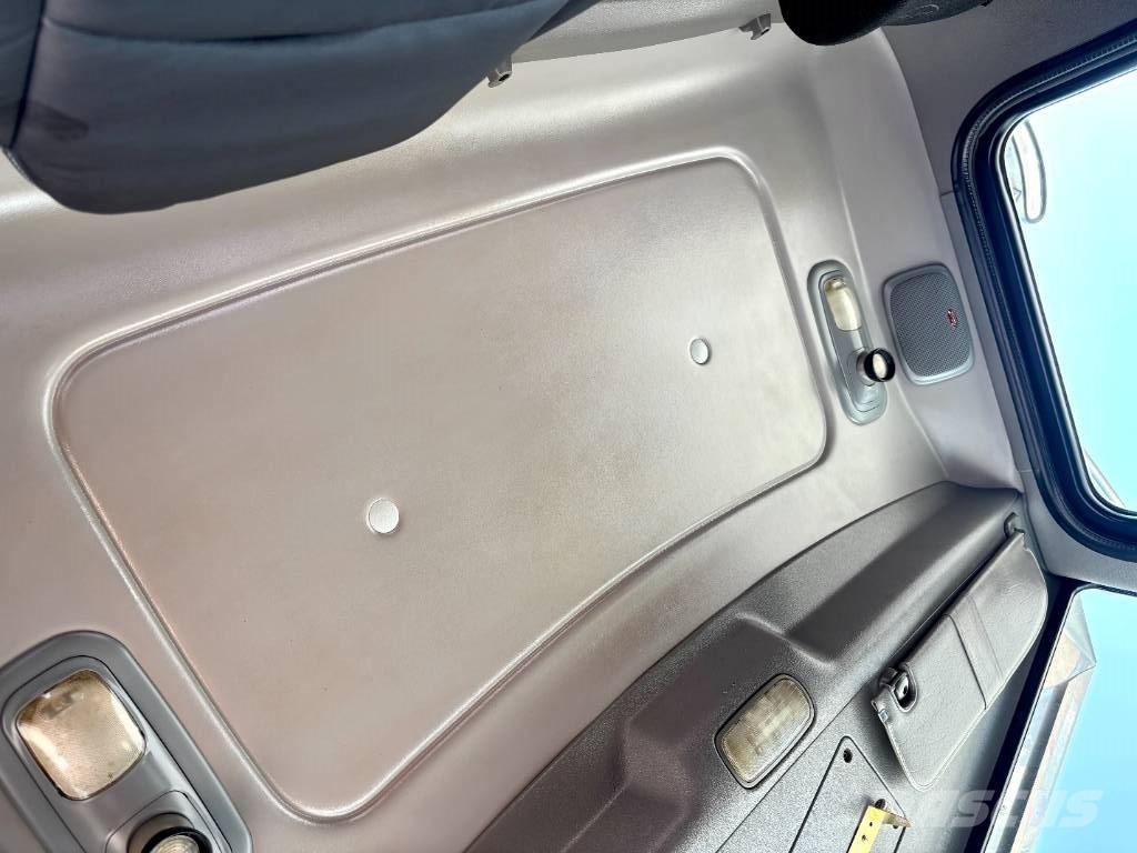 Peterbilt 389 Truck Tractor Units