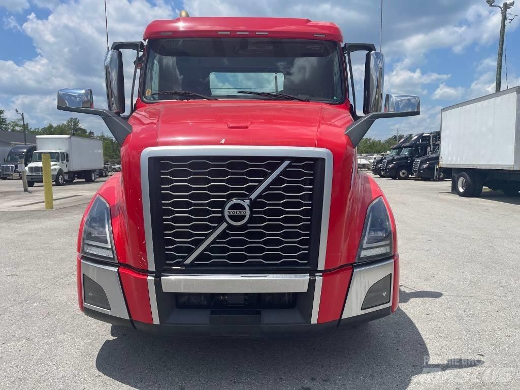 Volvo VNL64T300 Truck Tractor Units