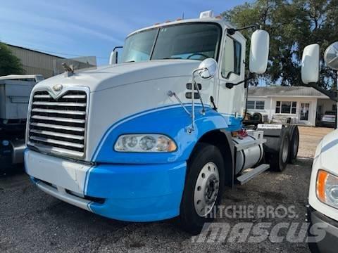 Mack CXN613 Truck Tractor Units
