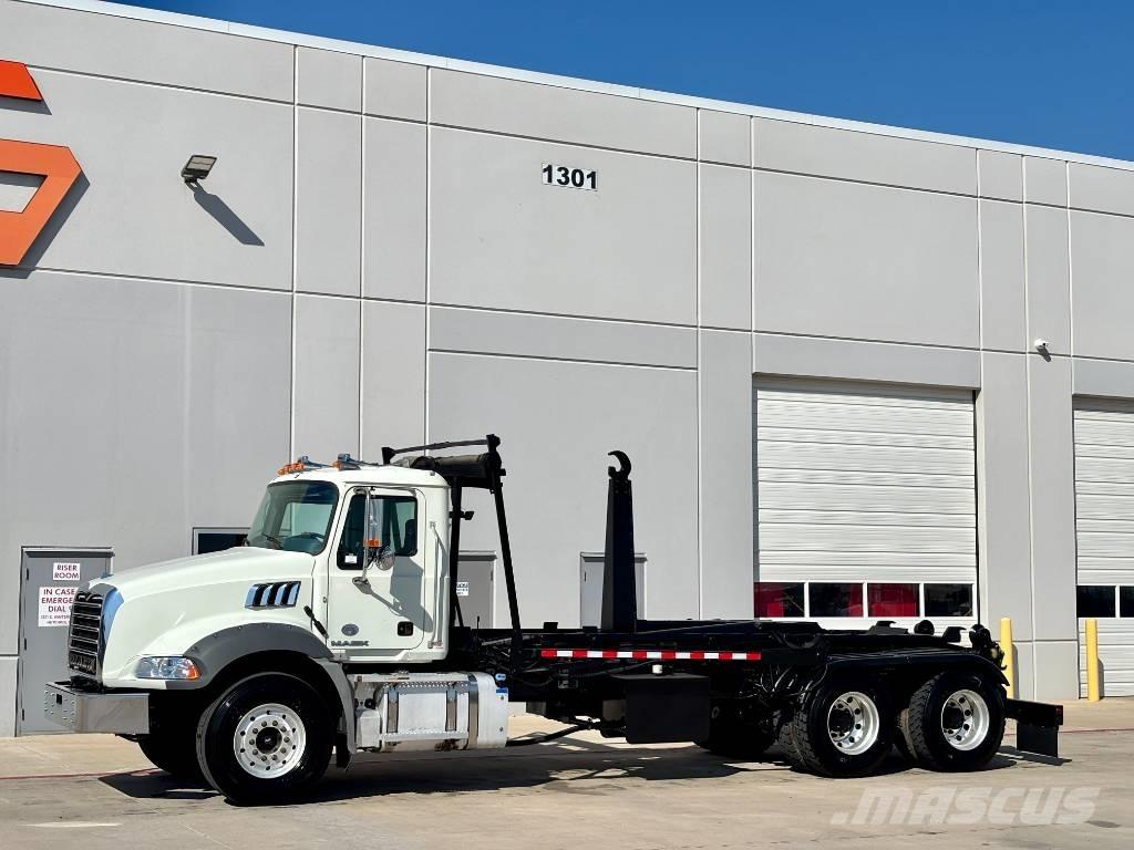 Mack GU813 Demountable trucks