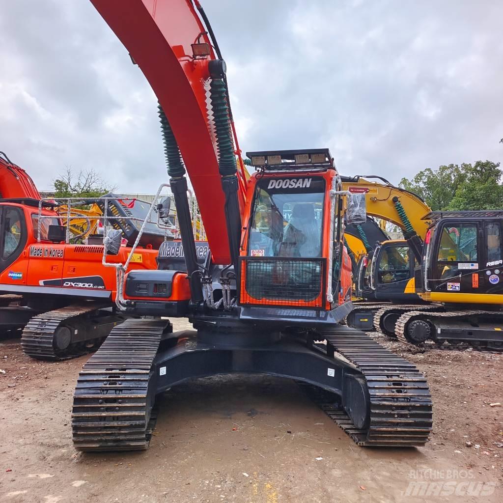 Doosan DX 300 LC Crawler excavators