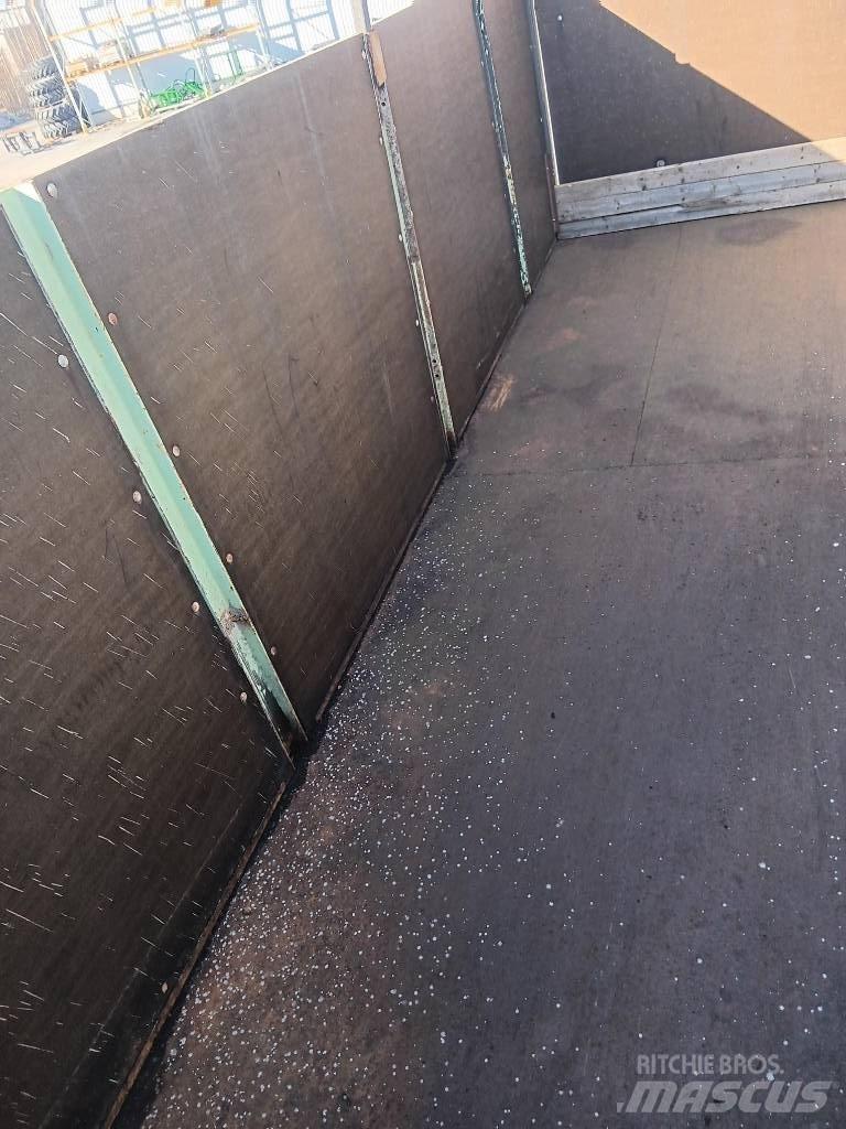  15 Tipper trailers