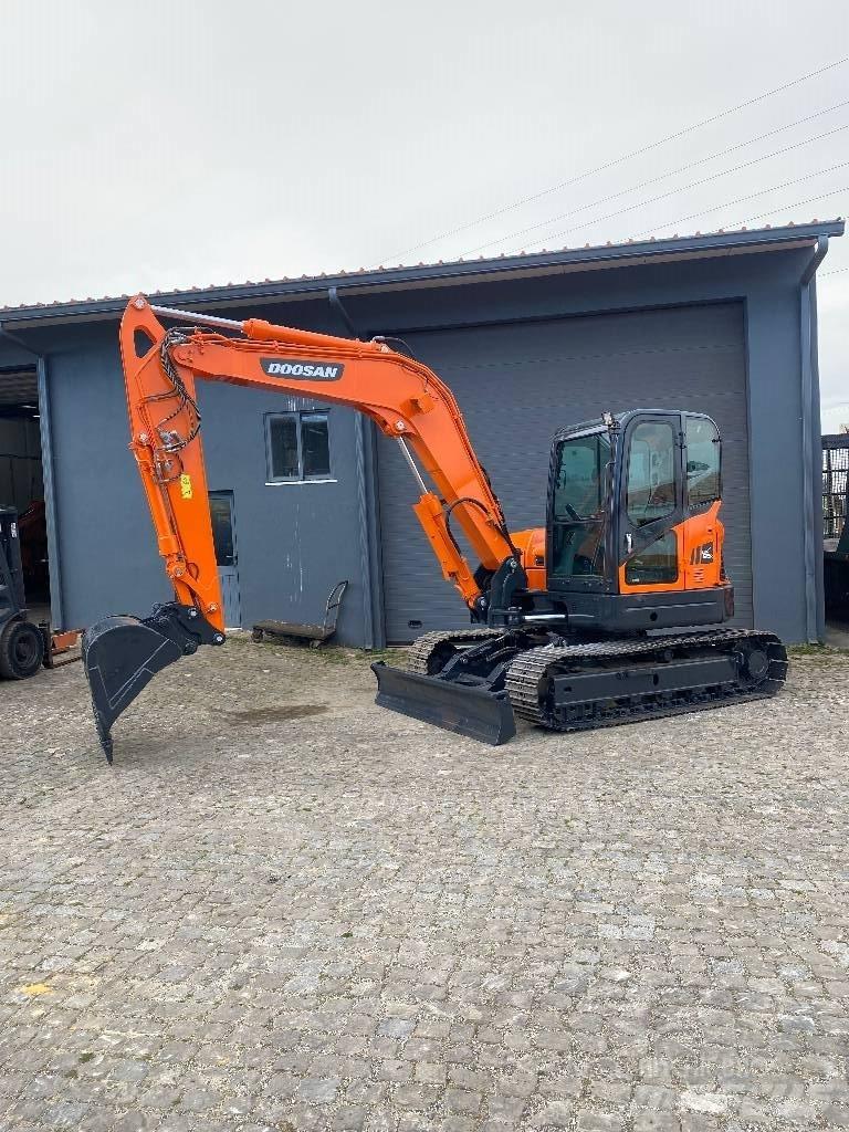 Doosan DX 85 R-3 Midi excavators  7t - 12t