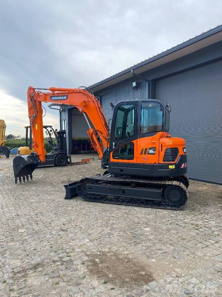 Doosan DX 85 R-3 Midi excavators  7t - 12t