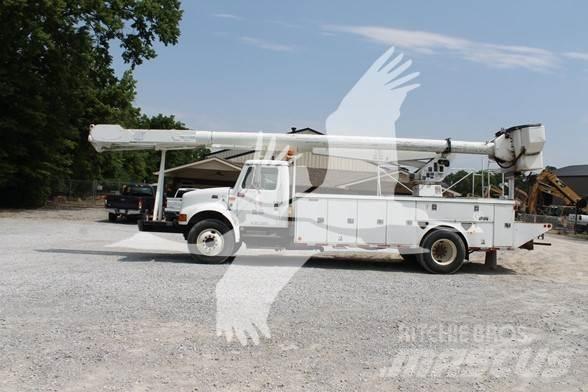 Altec AM900 Truck mounted aerial platforms