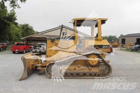 CAT D5M XL Crawler dozers