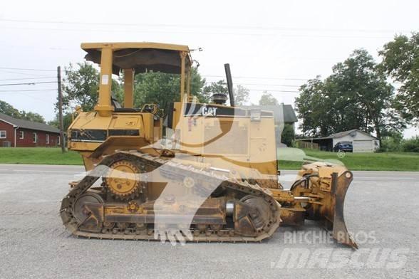 CAT D5M XL Crawler dozers