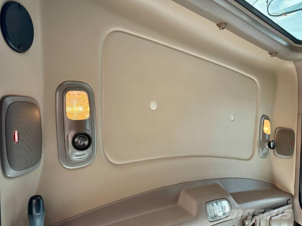 Peterbilt 389 Truck Tractor Units