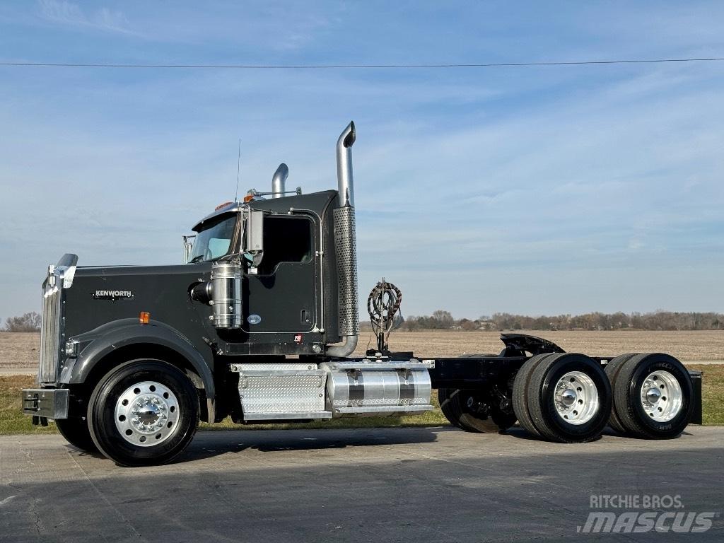 Kenworth W900 Truck Tractor Units