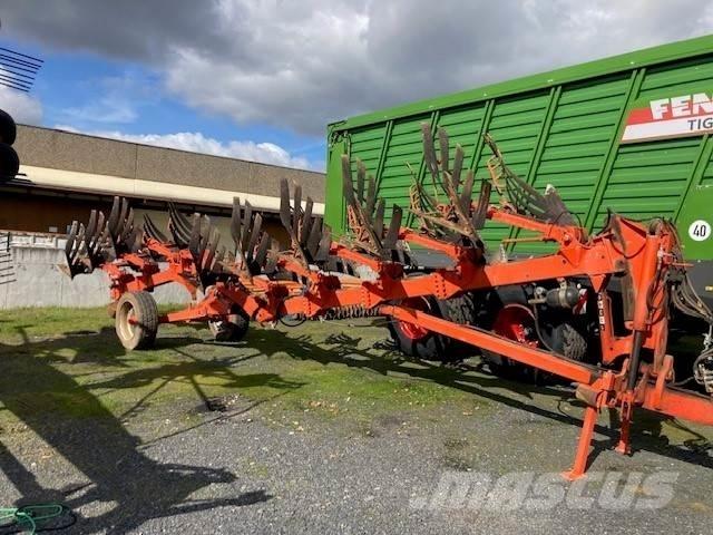 Kuhn Vari-Master Ploughs