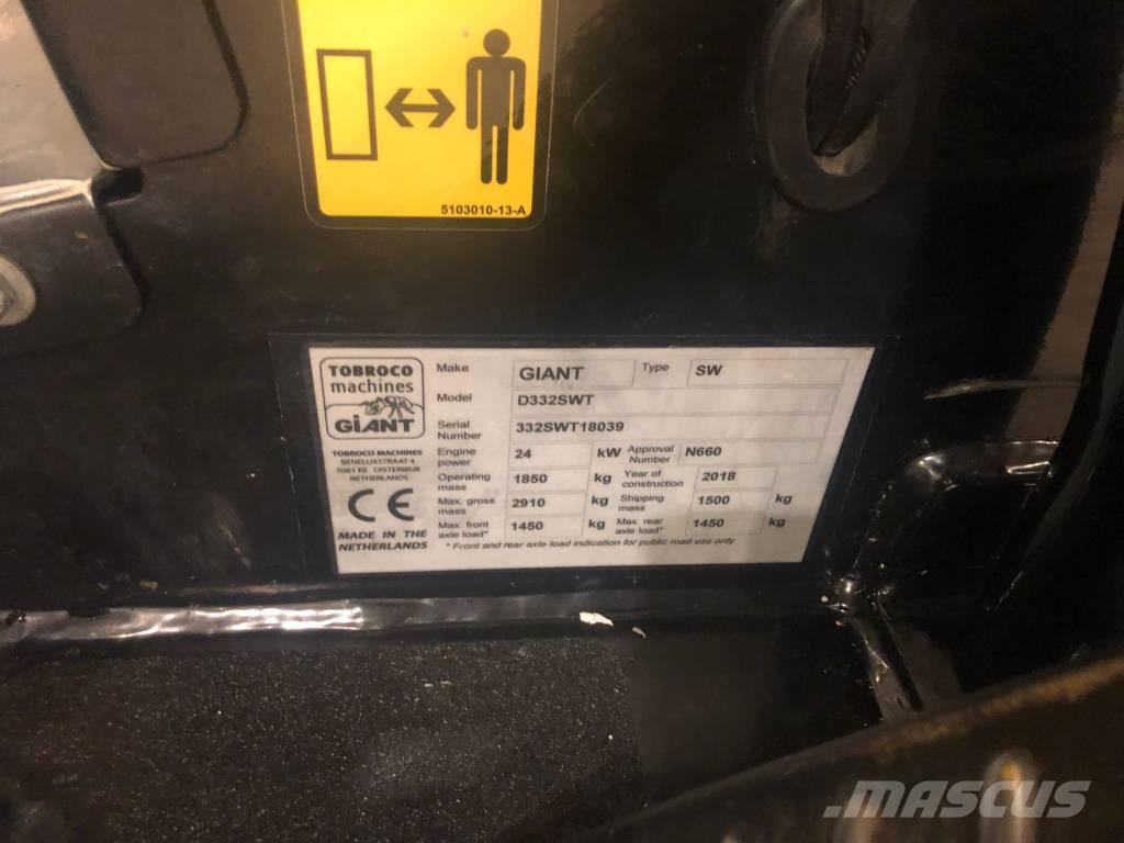 GiANT D 332 SWT Multi purpose loaders