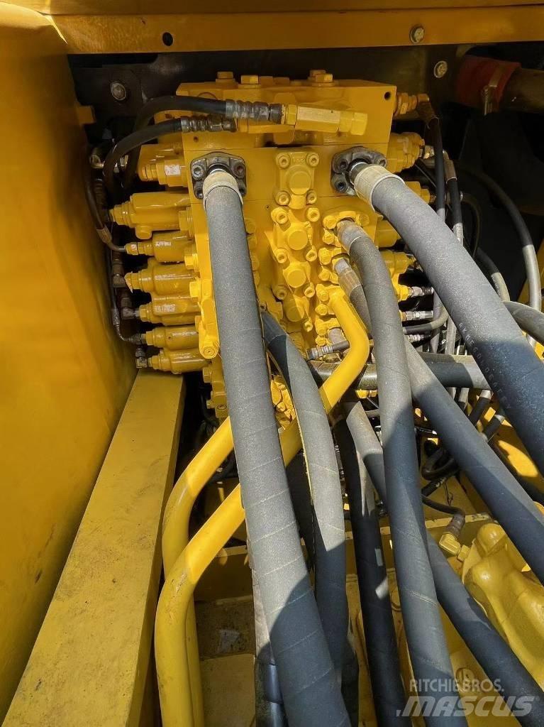 Komatsu PC 200-7 Crawler excavators