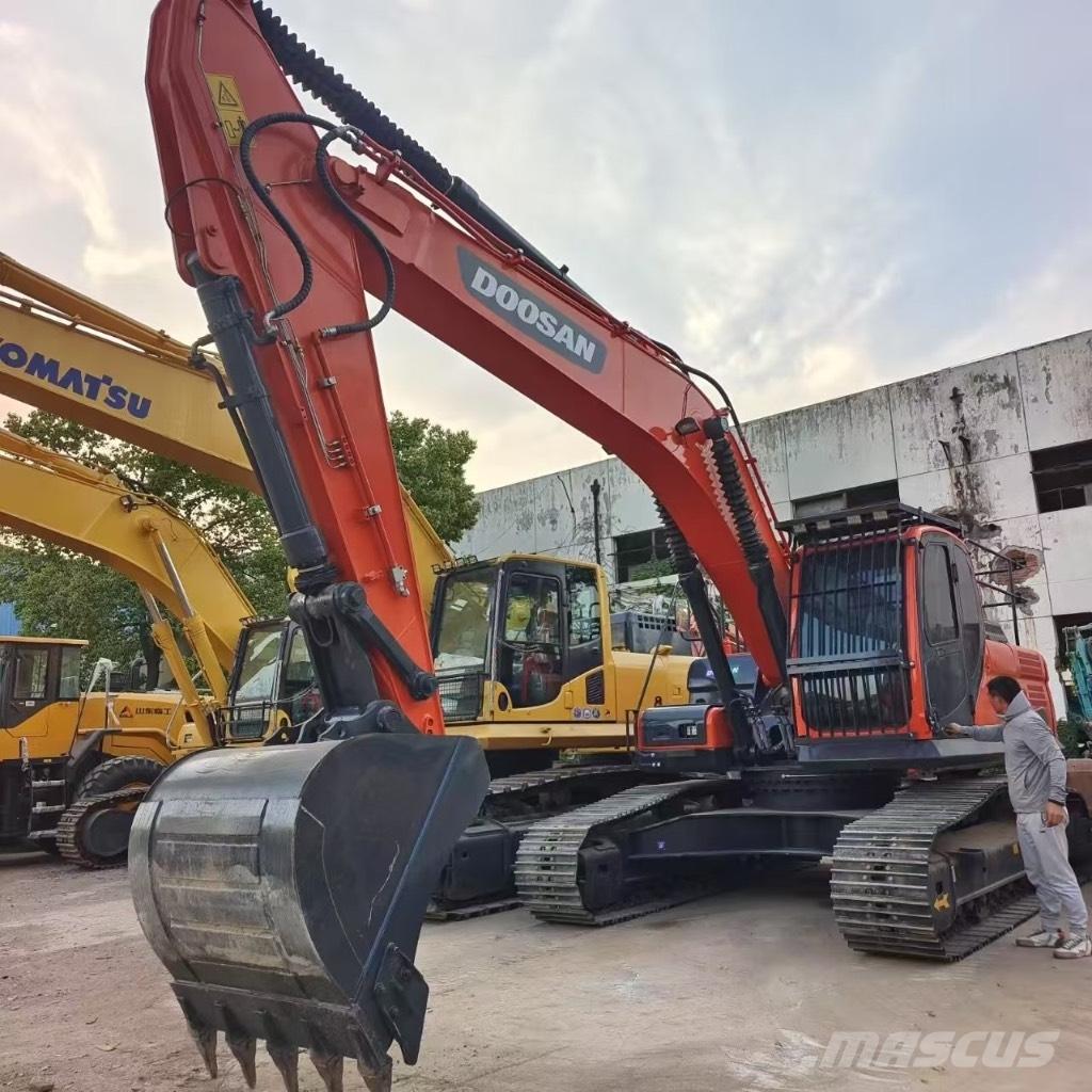 Doosan DX 300 LC Crawler excavators