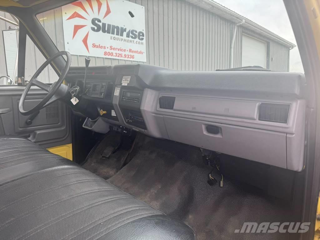 Ford F 700 Flatbed/Dropside trucks