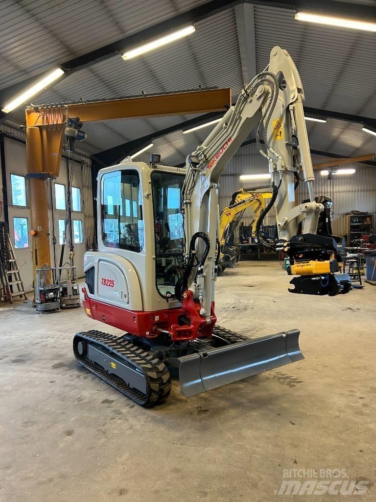 Takeuchi TB225 Mini excavators < 7t