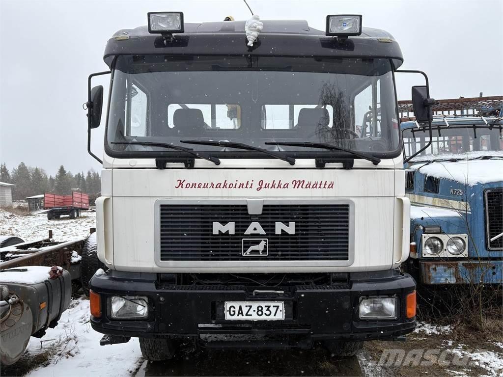 MAN 4*4 Crane trucks