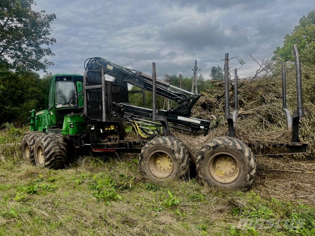John Deere 1110 E Forwarders