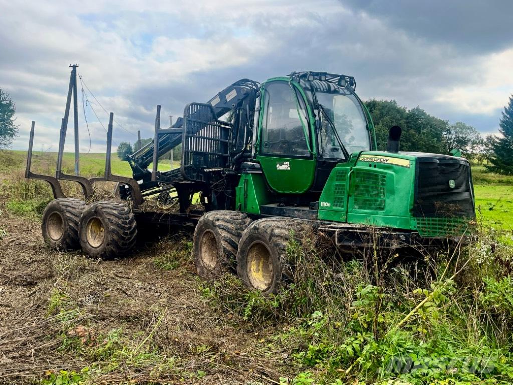 John Deere 1110 E Forwarders