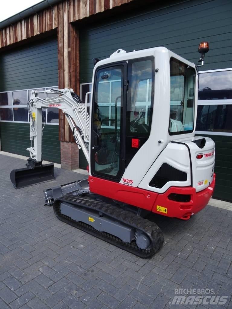 Takeuchi TB 225 Mini excavators < 7t