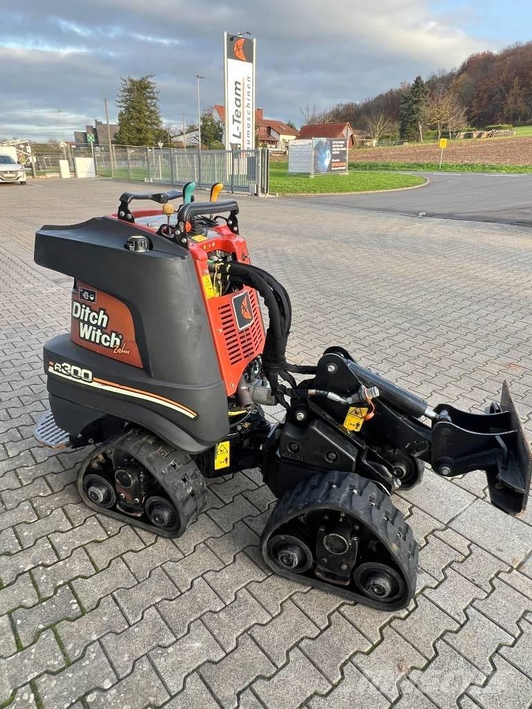 Ditch Witch R300 Trenchers