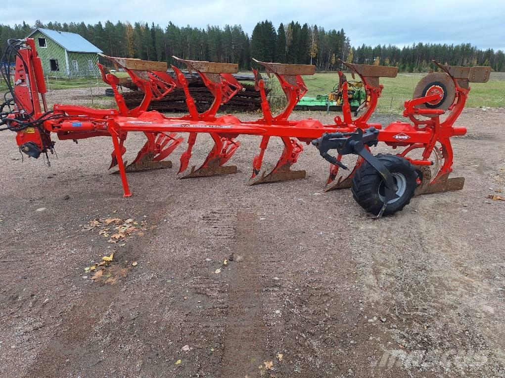 Kuhn Vari-Master 123 Reversible ploughs