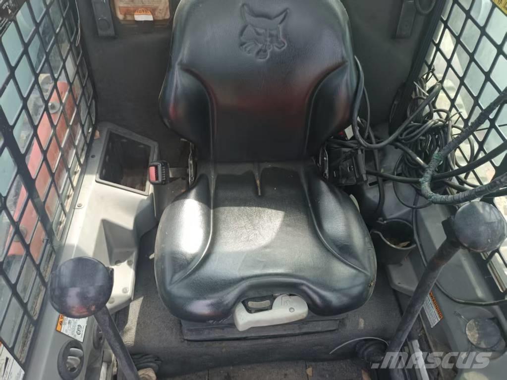 Bobcat T770 Crawler FEL's