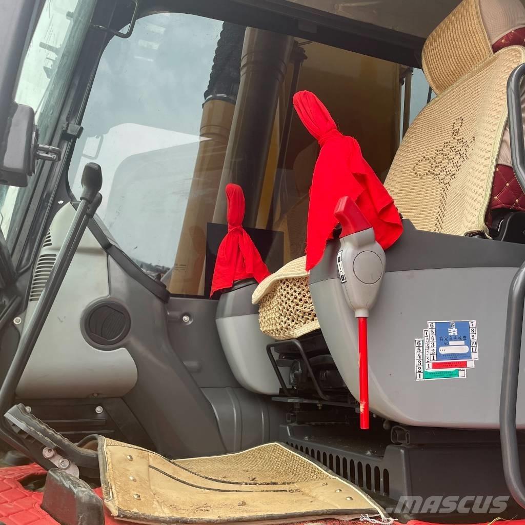 Komatsu PC 220-8 Crawler excavators