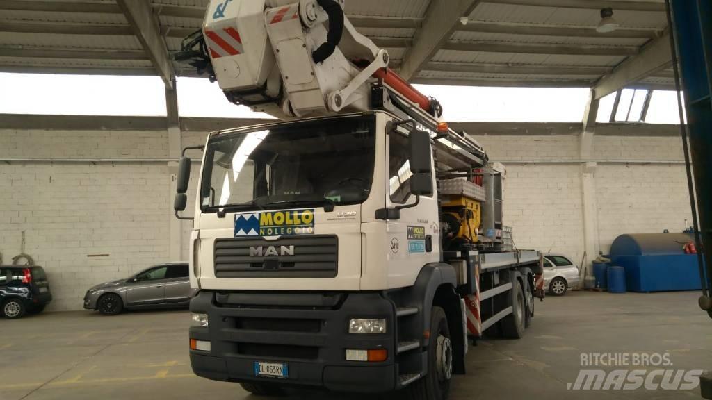 Oil & Steel EAGLE 4426 Truck mounted aerial platforms