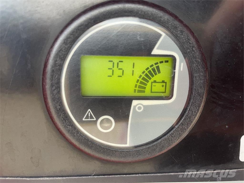 Manitou 100VJR Vertical mast lifts