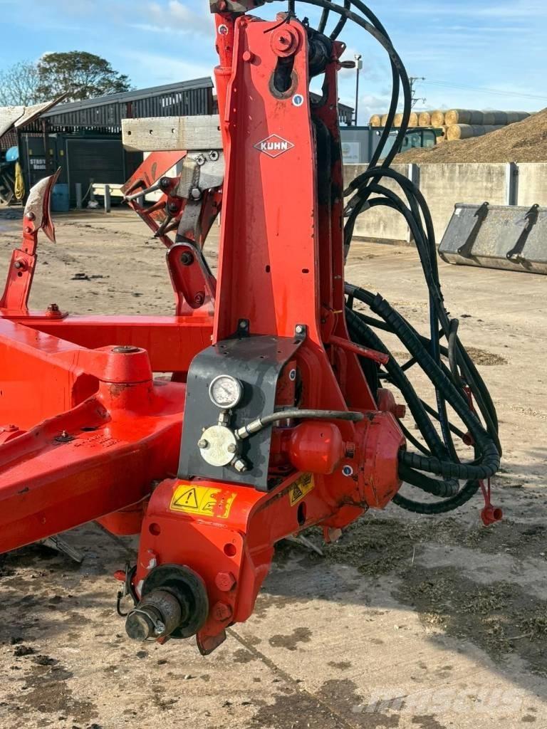 Kuhn MULTIMASTER 183 Reversible ploughs