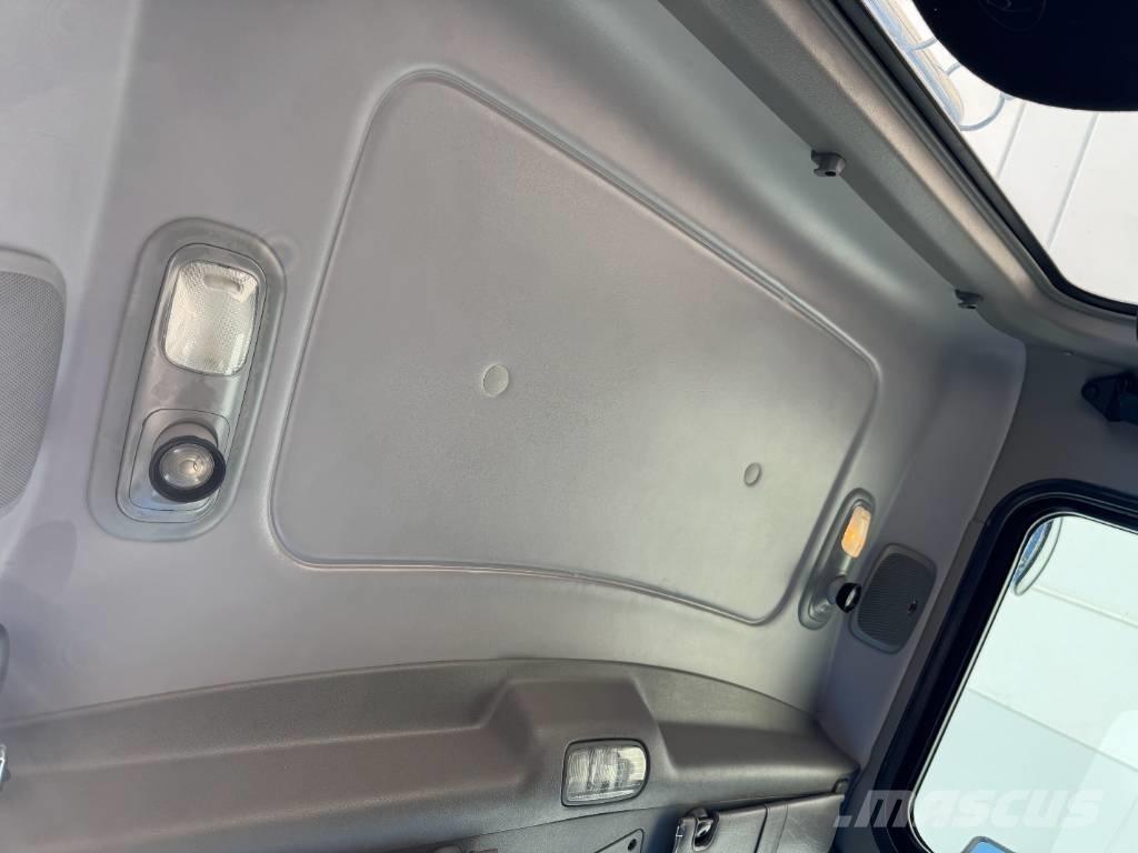 Peterbilt 389 Truck Tractor Units